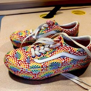 Rainbow 🌈 pride platform vans